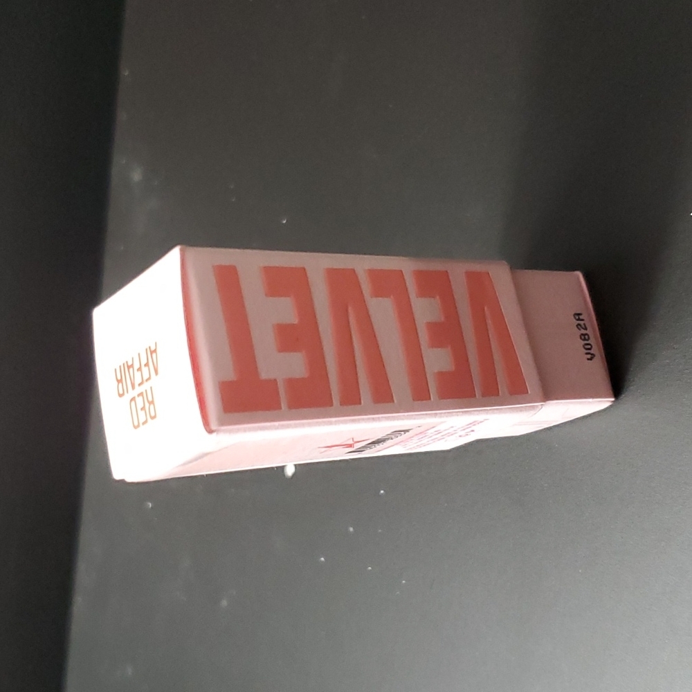 Jeffree Star Red Affair Velet Trap lipstick